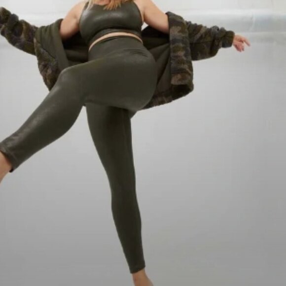 Offline by Aerie Size Large Green Sheen Black Crackle Soft Stretch Leggings - Picture 1 of 9